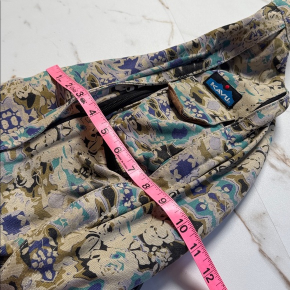 KAVU Cross Body Rope Bag Backpack All Over Print Hike Adventure Travel - Picture 6 of 12